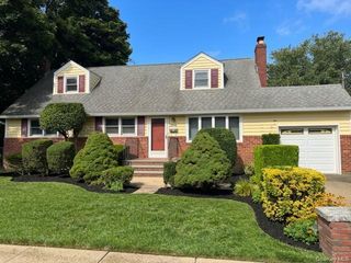2316 Westlake Court, Oceanside, NY 11572