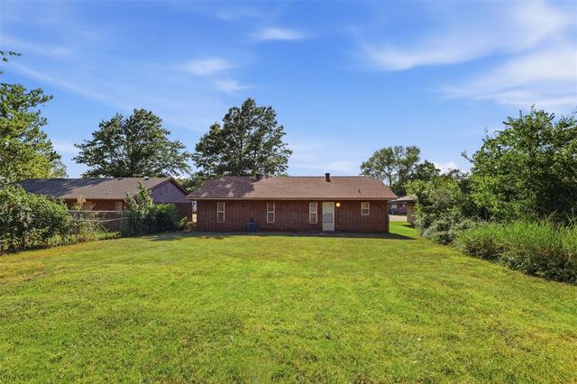 1623 Hardwood Grove Street, Tecumseh, OK 74873