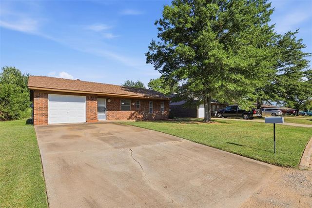 1623 Hardwood Grove Street, Tecumseh, OK 74873
