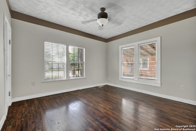 1050 W. Coll, New Braunfels, TX 78130