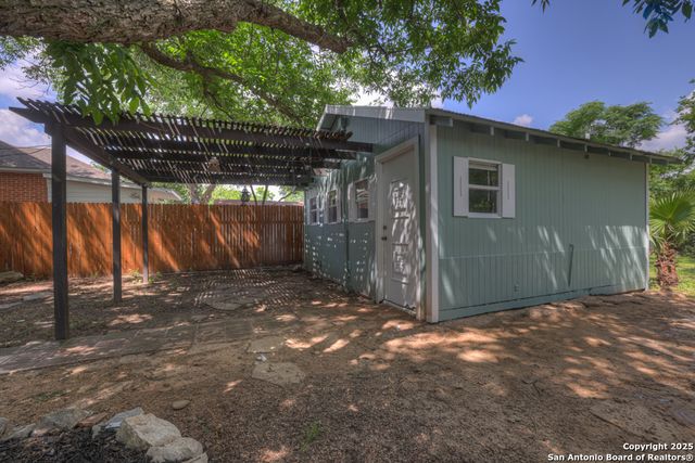 1050 W. Coll, New Braunfels, TX 78130