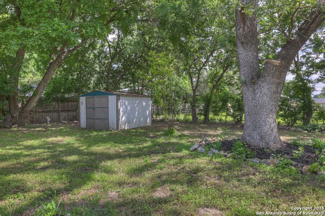 1050 W. Coll, New Braunfels, TX 78130