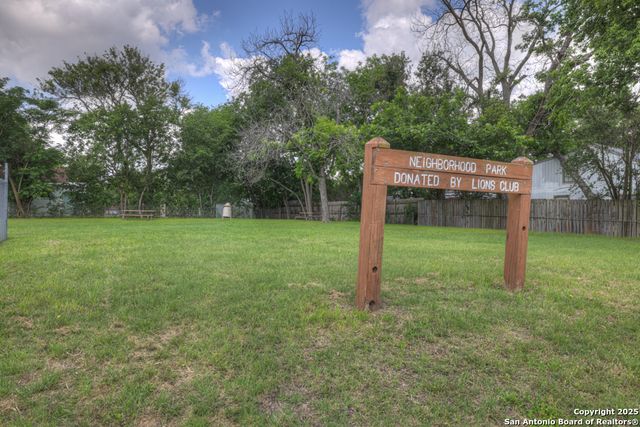 1050 W. Coll, New Braunfels, TX 78130