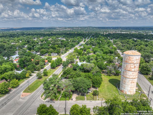 1050 W. Coll, New Braunfels, TX 78130