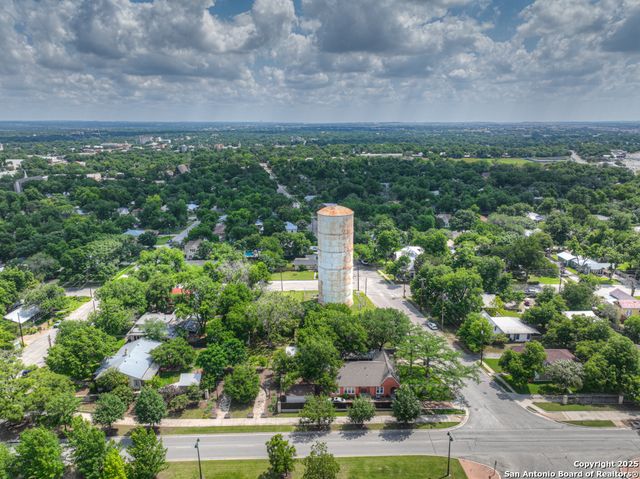 1050 W. Coll, New Braunfels, TX 78130