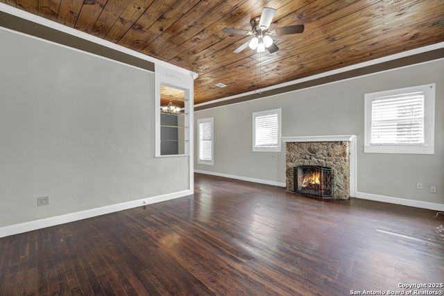 1050 W. Coll, New Braunfels, TX 78130