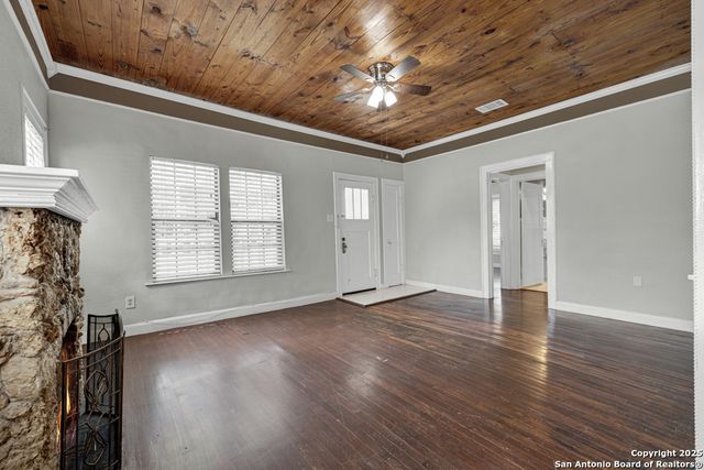 1050 W. Coll, New Braunfels, TX 78130