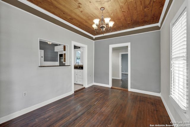 1050 W. Coll, New Braunfels, TX 78130