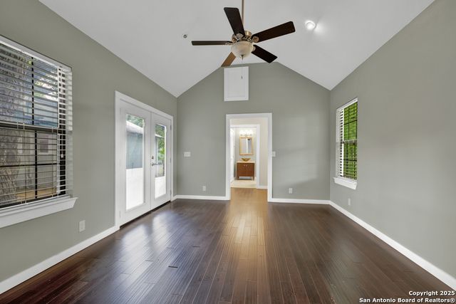 1050 W. Coll, New Braunfels, TX 78130