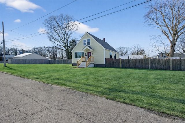 211 Pinnery Avenue, Warwick, RI 02886