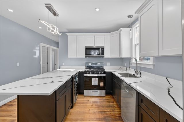 211 Pinnery Avenue, Warwick, RI 02886