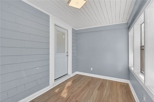 211 Pinnery Avenue, Warwick, RI 02886