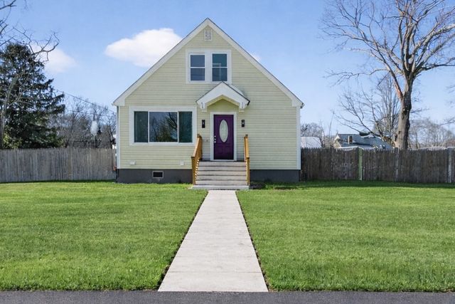 211 Pinnery Avenue, Warwick, RI 02886