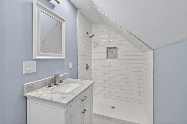 211 Pinnery Avenue, Warwick, RI 02886