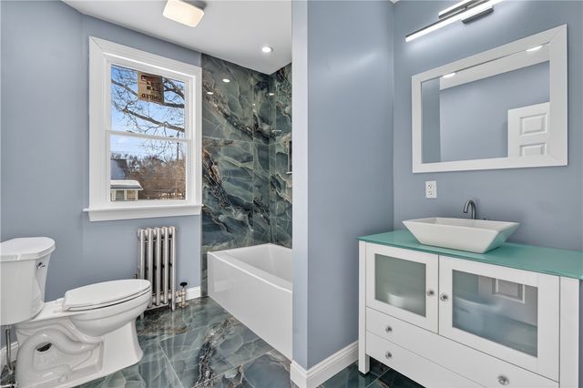 211 Pinnery Avenue, Warwick, RI 02886