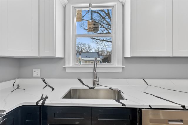 211 Pinnery Avenue, Warwick, RI 02886