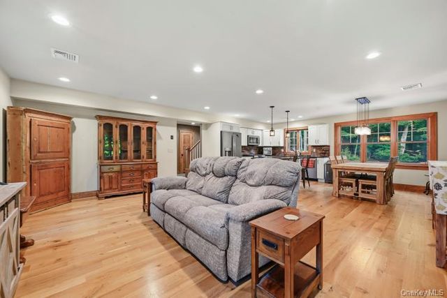 248 Bellvale Lakes Road, Warwick, NY 10990