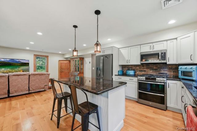 248 Bellvale Lakes Road, Warwick, NY 10990