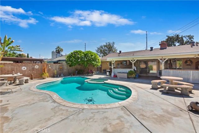 8829 California, Riverside, CA 92503