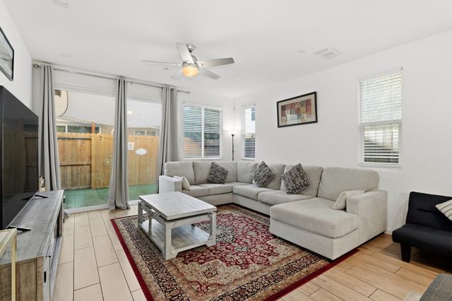 1620 Viburnum Ln, Rocklin, CA 95765