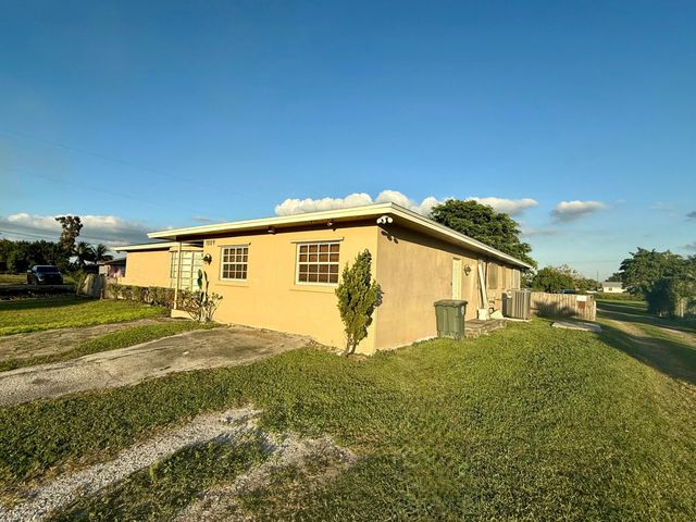 1009 NE 18th Street, Belle Glade, FL 33430