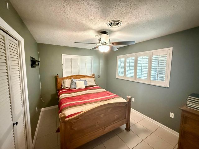 1009 NE 18th Street, Belle Glade, FL 33430