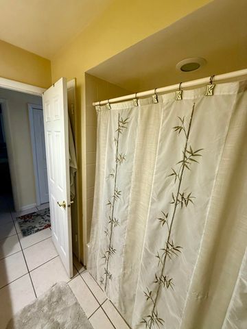 1009 NE 18th Street, Belle Glade, FL 33430