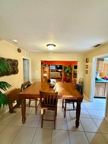 1009 NE 18th Street, Belle Glade, FL 33430