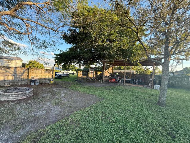 1009 NE 18th Street, Belle Glade, FL 33430