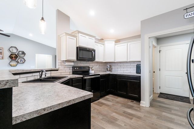 1000 N Casado Ct, Goddard, KS 67052