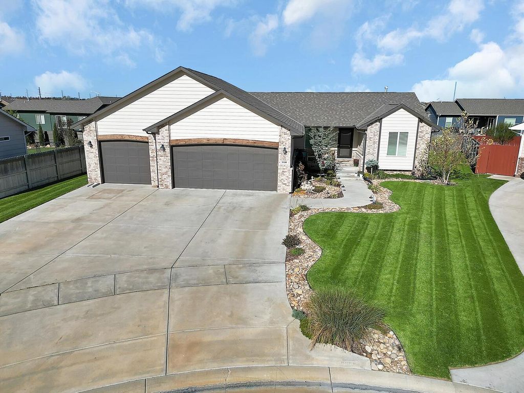 1000 N Casado Ct, Goddard, KS 67052