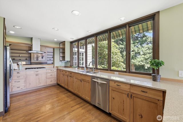 18540 63rd Avenue NE, Kenmore, WA 98028