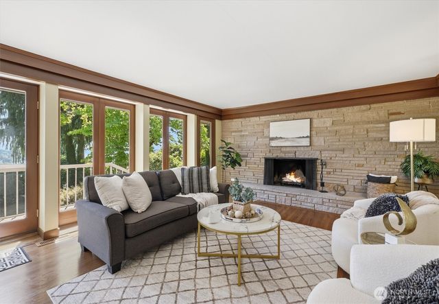 18540 63rd Avenue NE, Kenmore, WA 98028