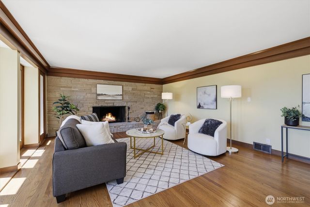 18540 63rd Avenue NE, Kenmore, WA 98028