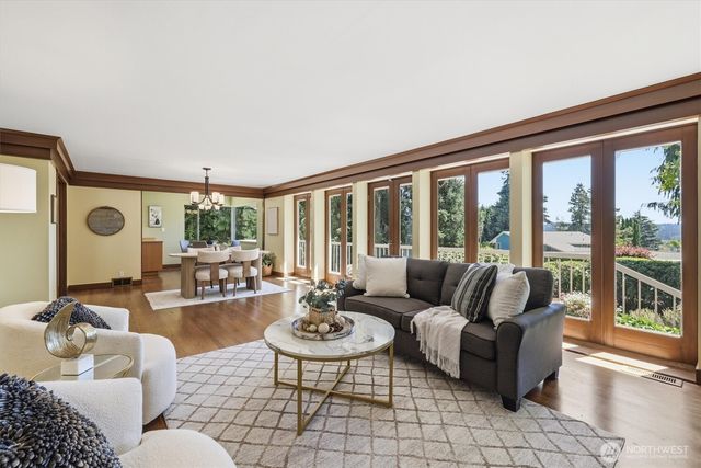 18540 63rd Avenue NE, Kenmore, WA 98028