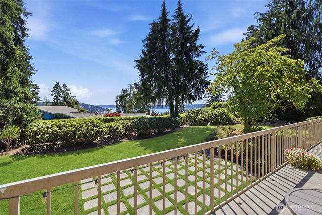 18540 63rd Avenue NE, Kenmore, WA 98028