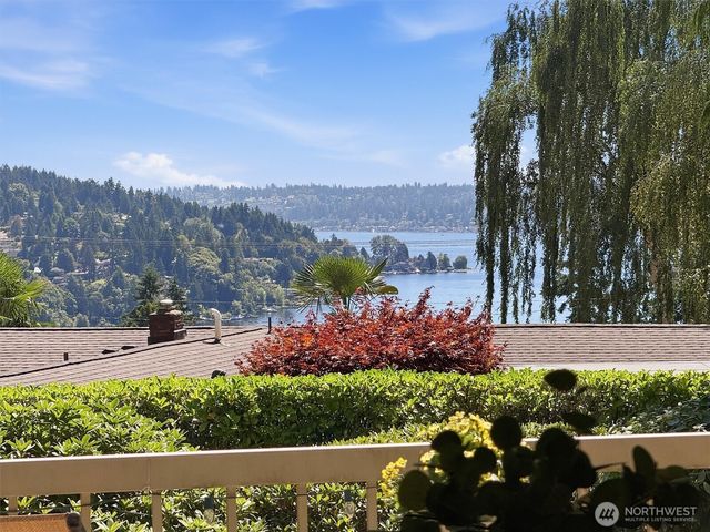 18540 63rd Avenue NE, Kenmore, WA 98028