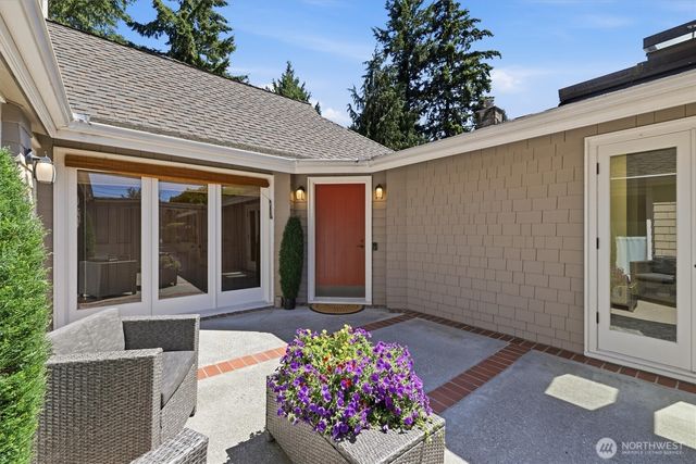 18540 63rd Avenue NE, Kenmore, WA 98028