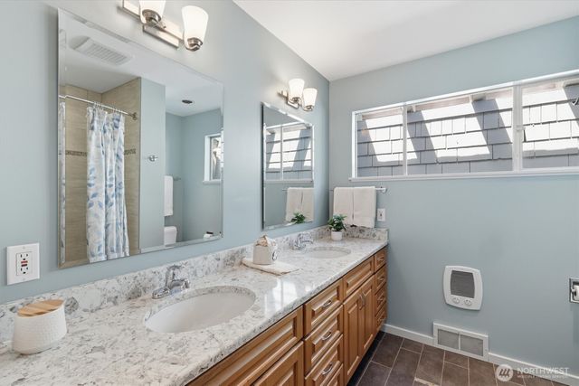 18540 63rd Avenue NE, Kenmore, WA 98028