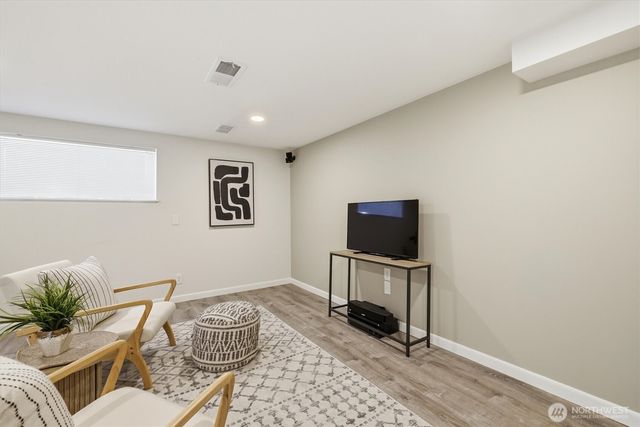 18540 63rd Avenue NE, Kenmore, WA 98028