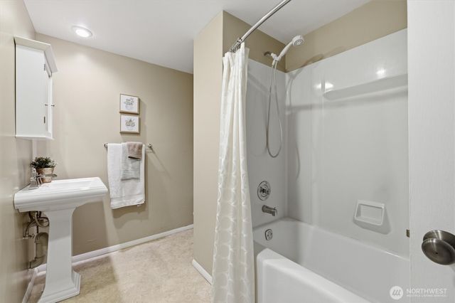 18540 63rd Avenue NE, Kenmore, WA 98028