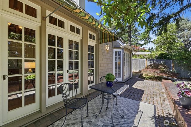 18540 63rd Avenue NE, Kenmore, WA 98028