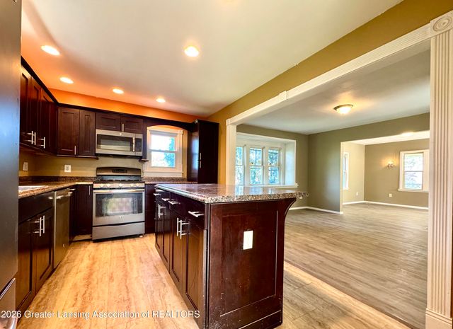 610 Woodbury Avenue, Lansing, MI 48906