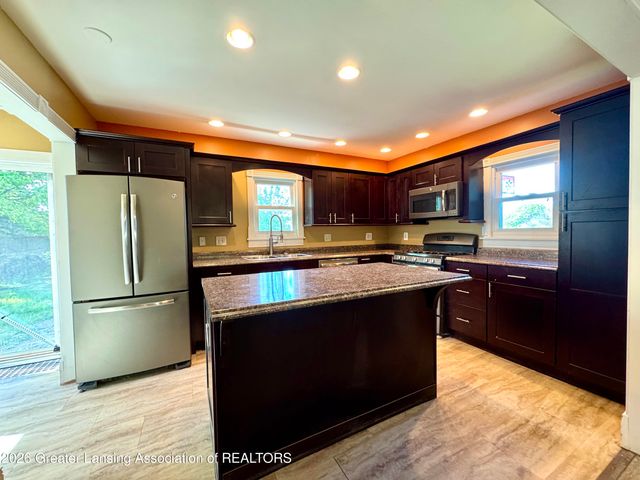 610 Woodbury Avenue, Lansing, MI 48906