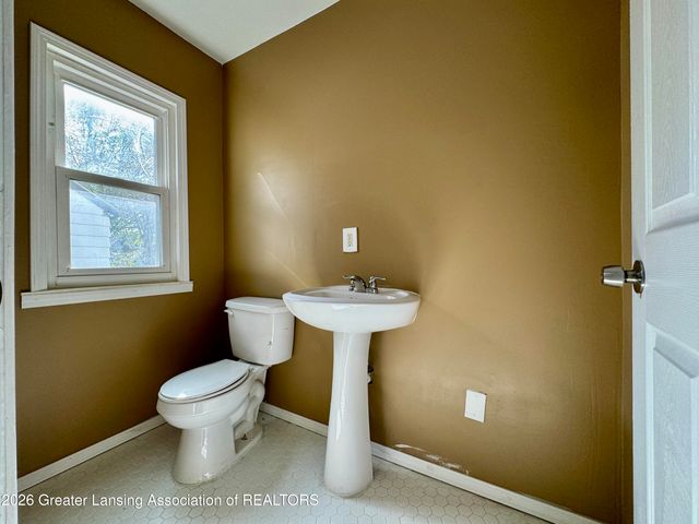 610 Woodbury Avenue, Lansing, MI 48906