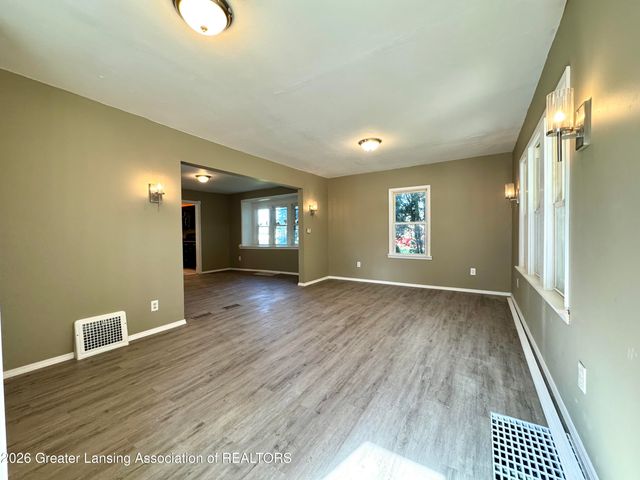 610 Woodbury Avenue, Lansing, MI 48906