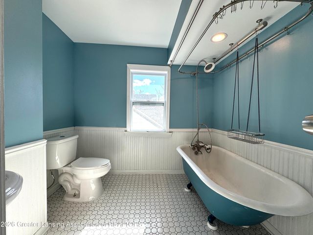 610 Woodbury Avenue, Lansing, MI 48906