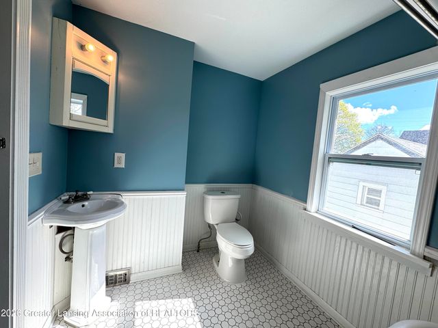610 Woodbury Avenue, Lansing, MI 48906
