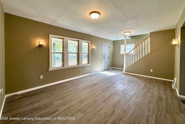 610 Woodbury Avenue, Lansing, MI 48906