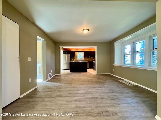 610 Woodbury Avenue, Lansing, MI 48906